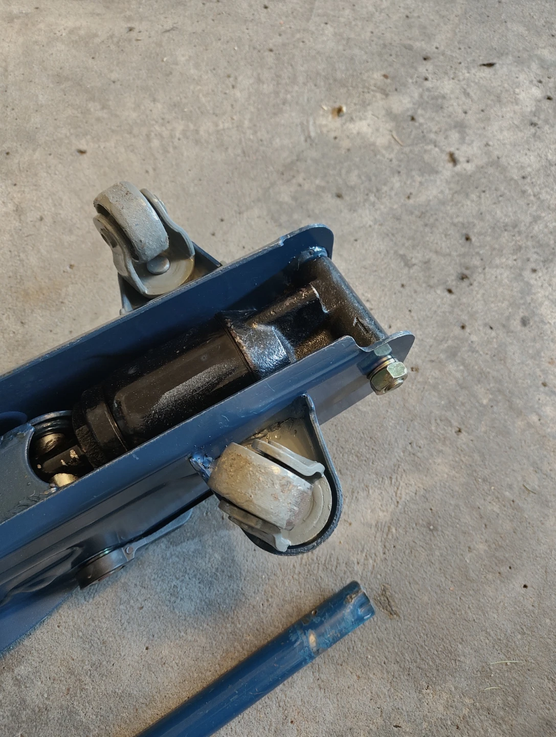 Certified Trolley Jack - 2 Ton Capacity - photo 2