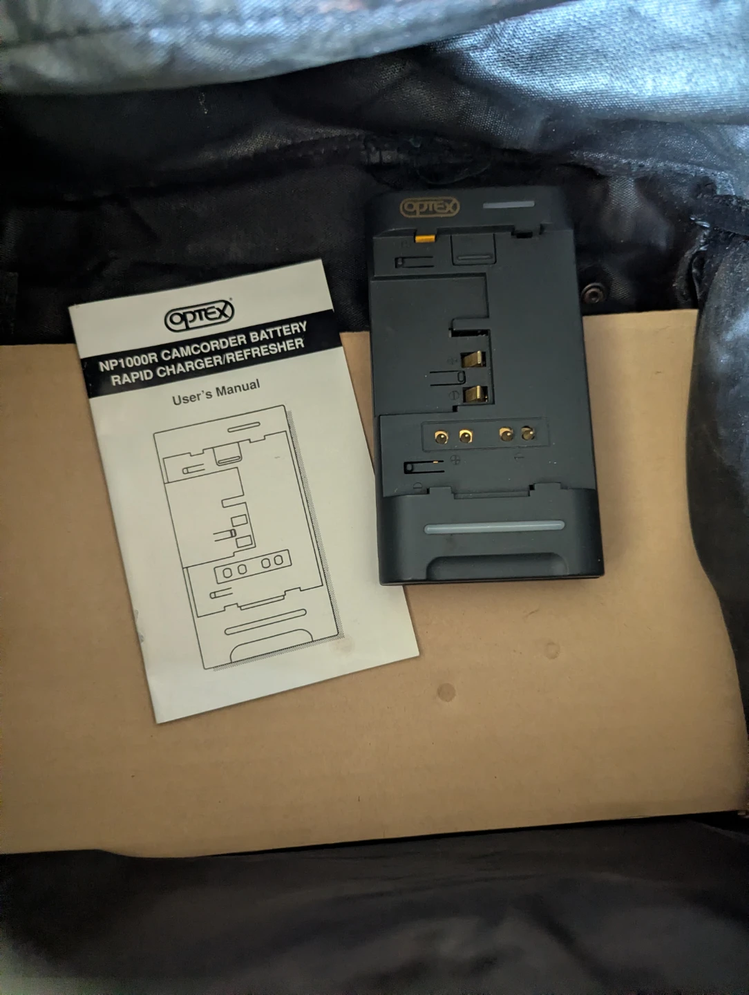 Sony CCD-TR51 Video Camera Recorder, case, batteries, - photo 4
