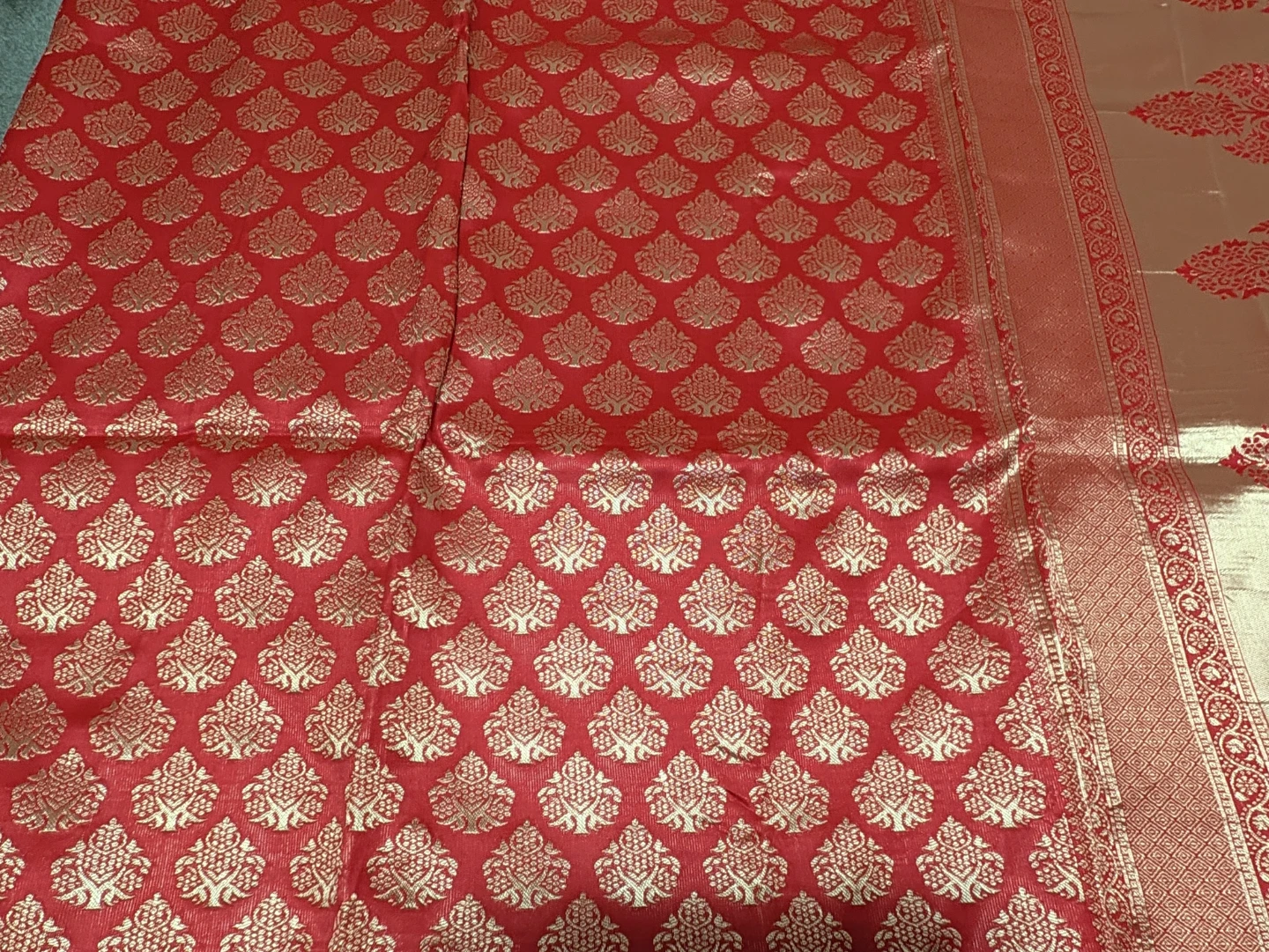 Red katan Saree with Blouse - photo 2