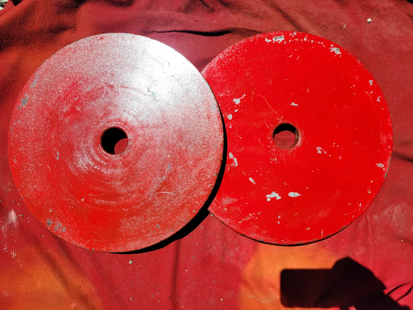 OLYMPIC.  2" HOLE  45LB PLATES TOTAL 90lbs  2-45s - photo 2