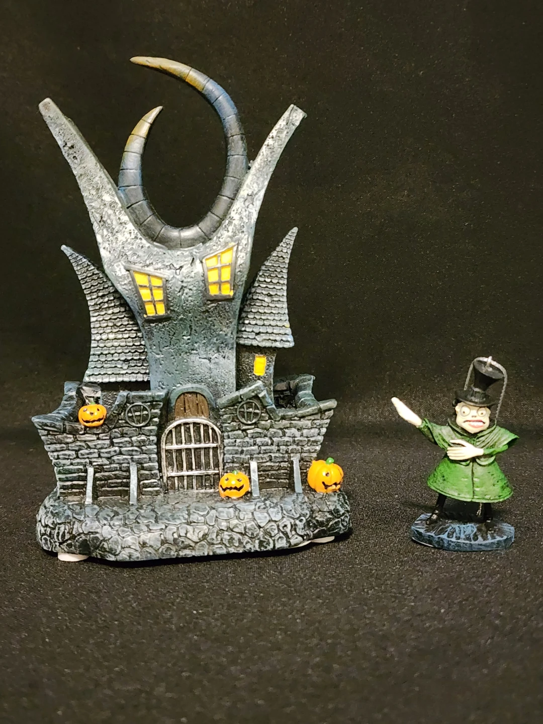 NBC-RARE-TWISTED HORN HOUSE with HYDE-$120CAD