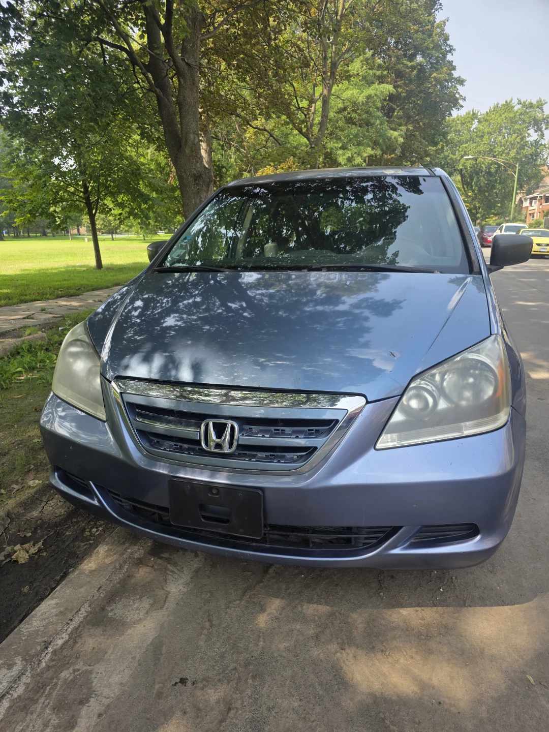Blue Honda Odyssey Minivan - photo 4
