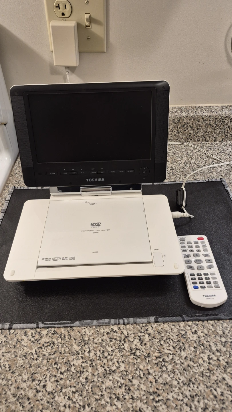 Toshiba Portable DVD Player with Remote & AC Adapter - photo 2