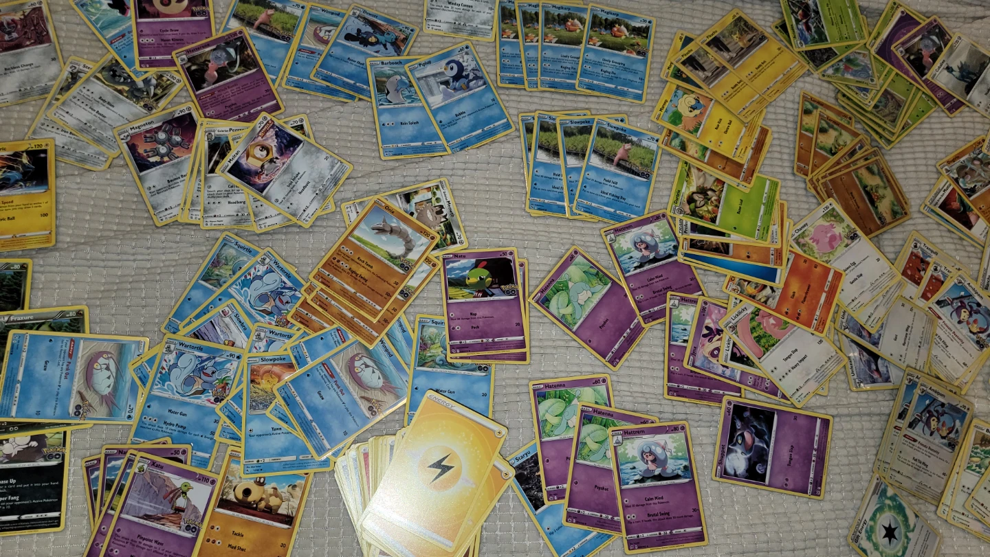 Random Pokémon Trading Cards + Box - photo 3