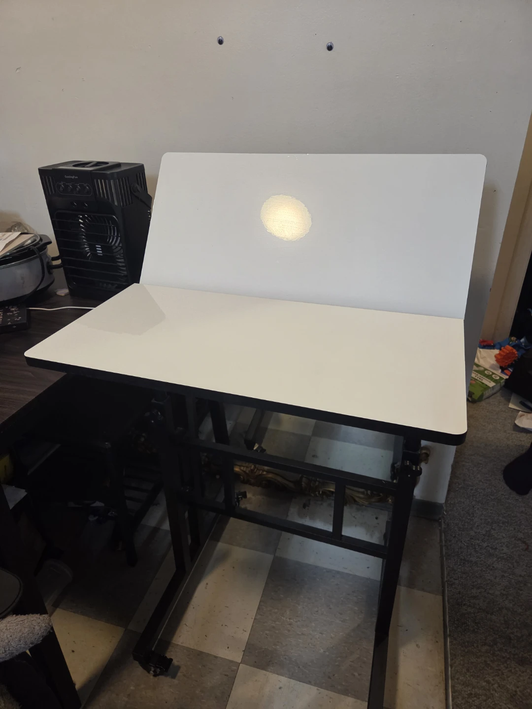 Adjustable standing computer/white board desk