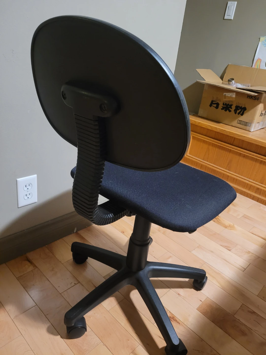 Black Office Chair $5 - photo 2