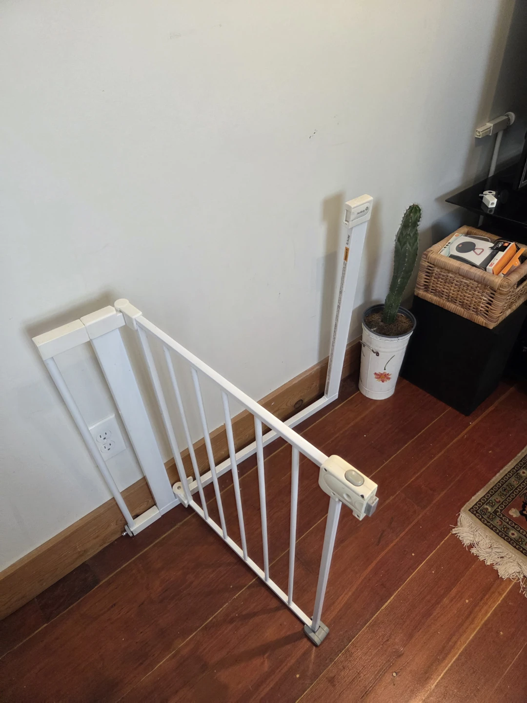 Safety 1st White Metal Baby Gate - photo 2