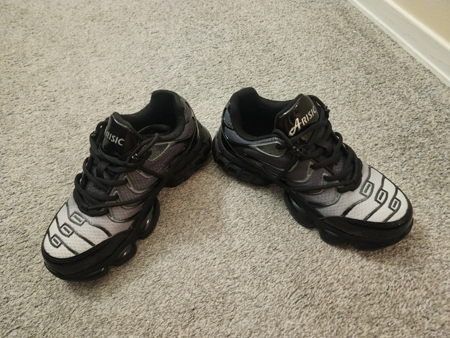 NEW! ARISIC Black & Grey Safety Sneakers, Size 37 - photo 4