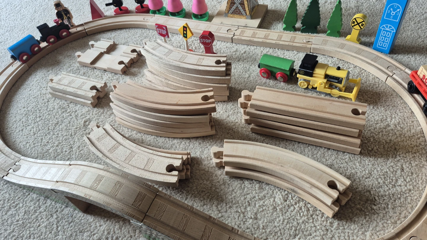 Thomas Wooden Train Set with Tracks and Accessories - photo 5