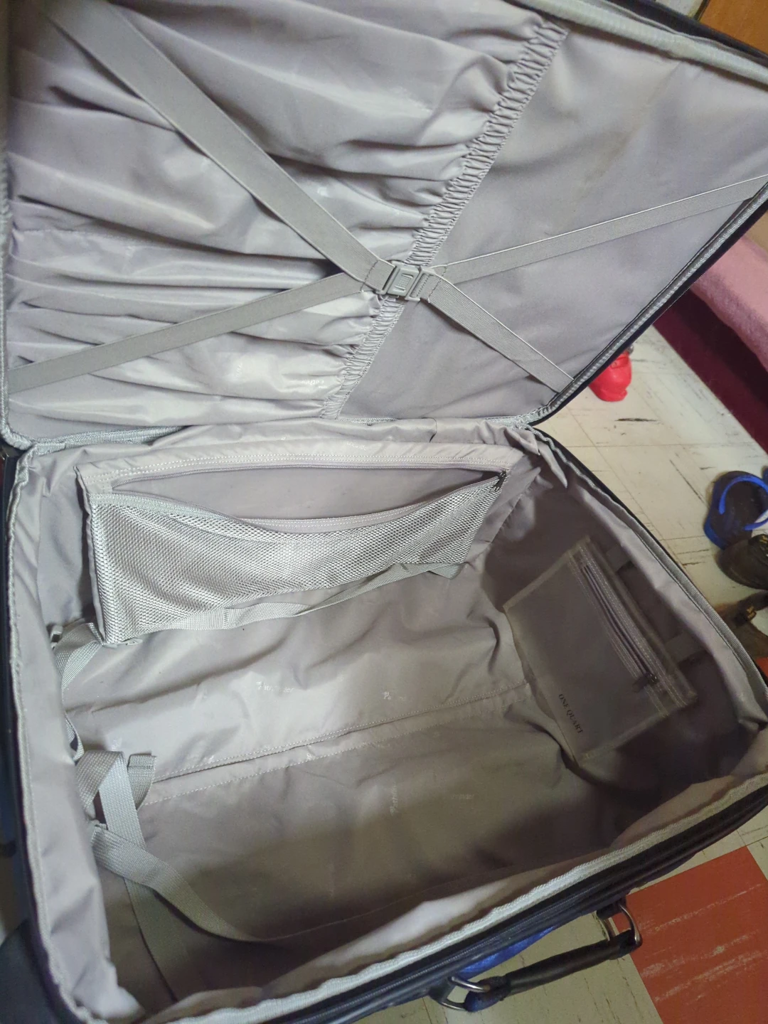 Free - suitcase - photo 2