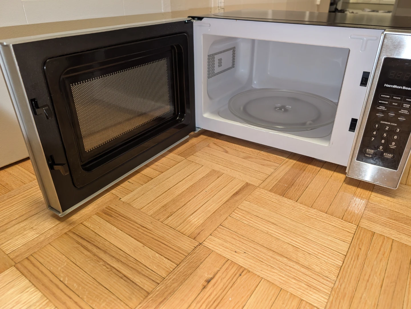 Hamilton Beach Microwave - photo 4