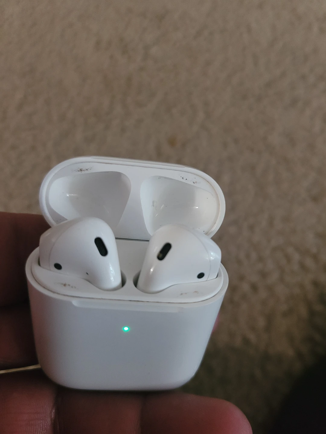 Apple AirPods with Wireless Charging Case - photo 2