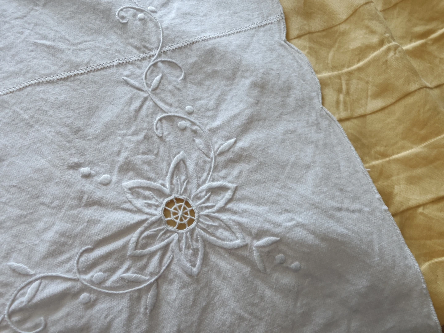 White Embroidered Tablecloth 50*50inch - photo 2