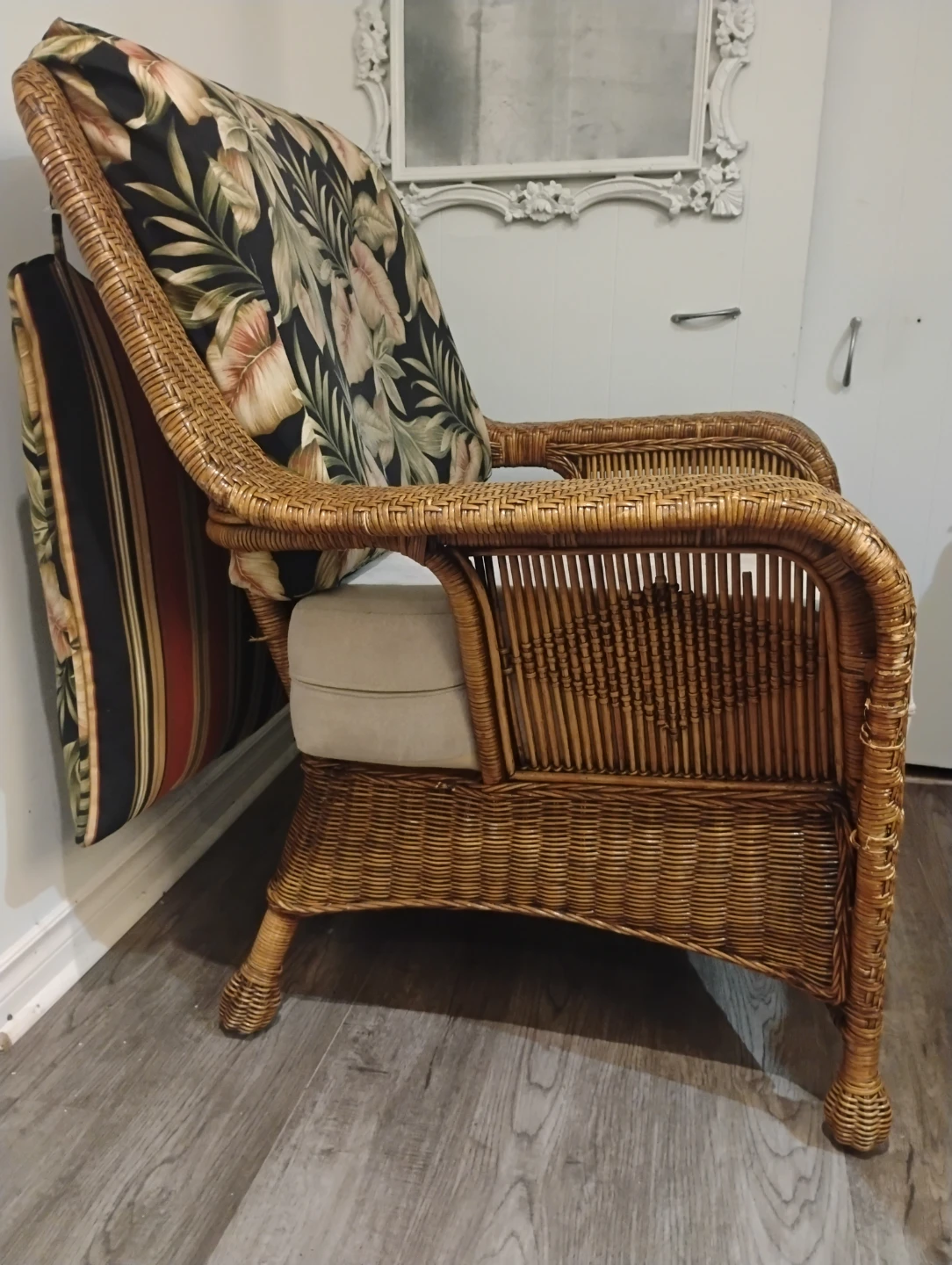 Wicker Accent Chair with Floral Cushion - photo 2
