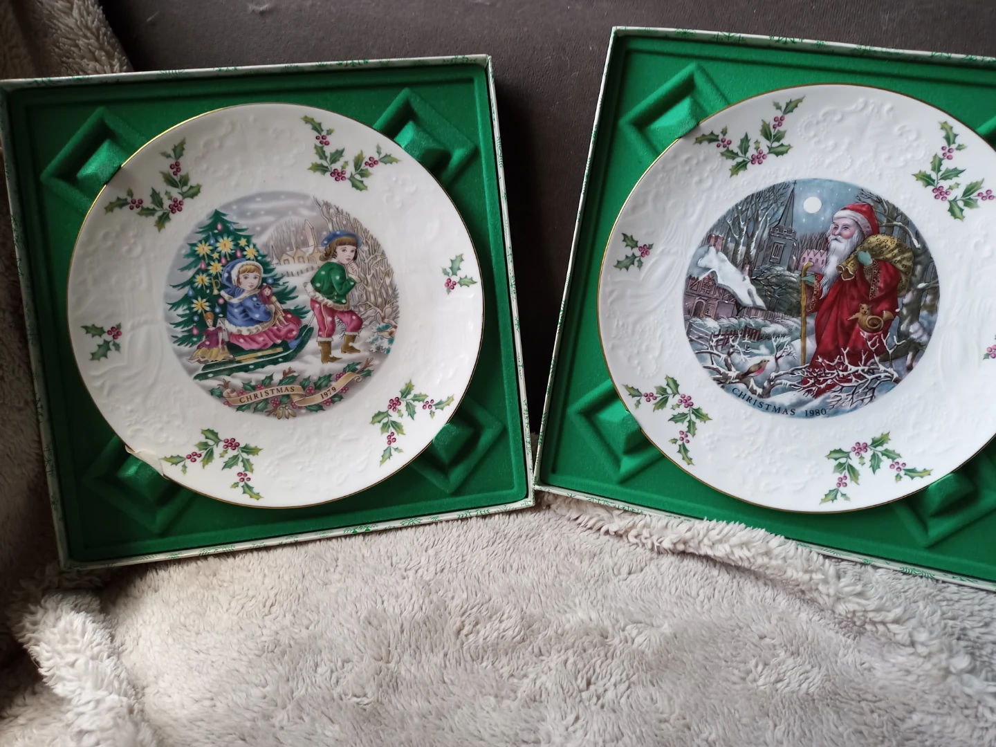 Set of 2 Royal Doulton Decorative Christmas Plates - photo 3