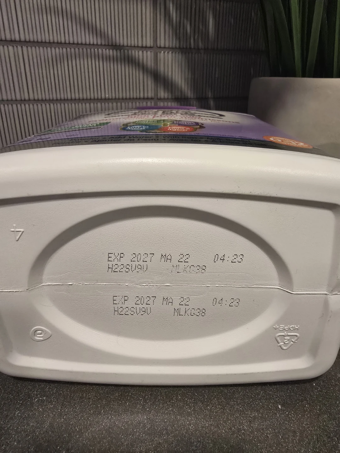 NEW Kirkland Sensitive to Lactose Infant Formula 1.36 kg - photo 3