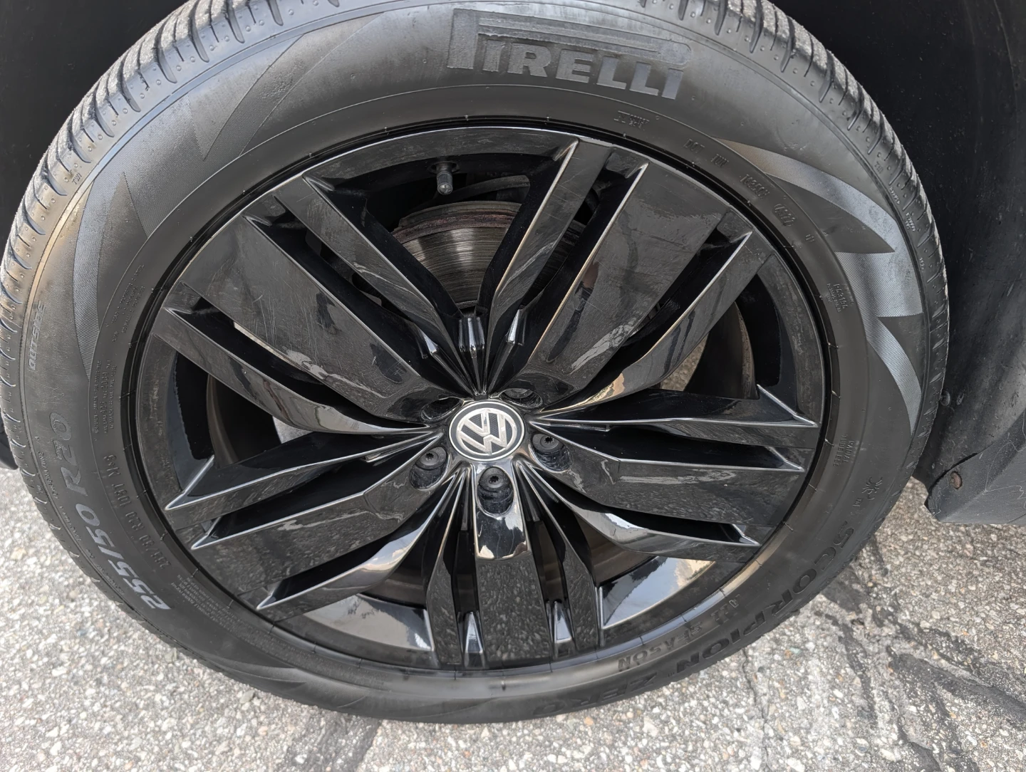 2019 VW Atlas great condition with winter tires(rims) - photo 3