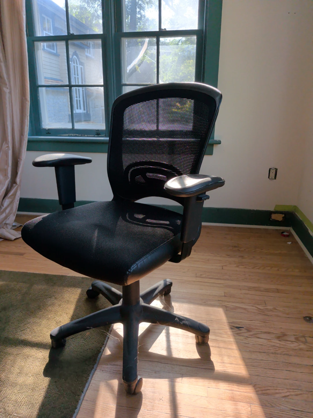 Black Mesh Office Chair - photo 2