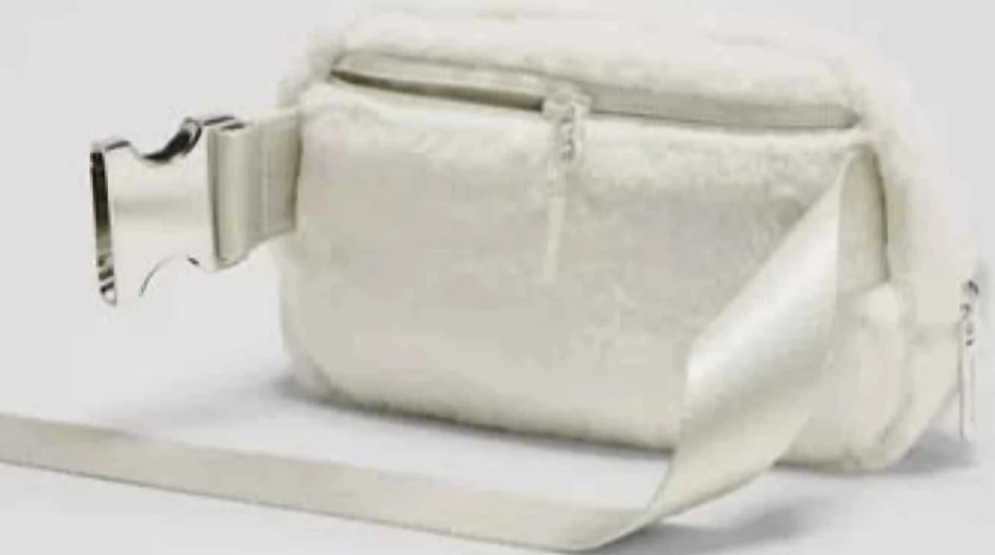Lululemon Belt Bag - Plush White (Limited Edition) - photo 3