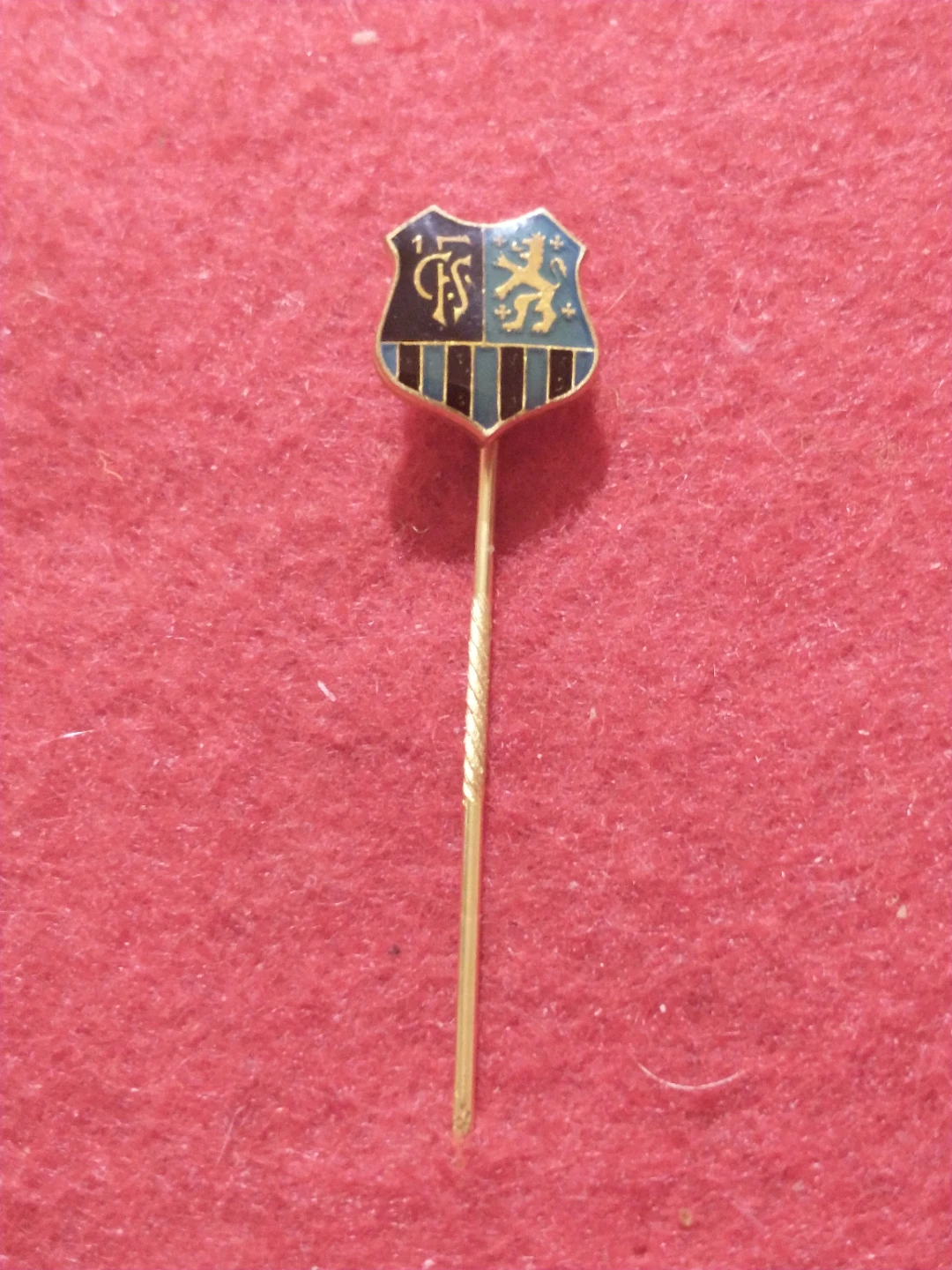 Lovely FC Saarbrucken Bundesliga German football pin - photo 2