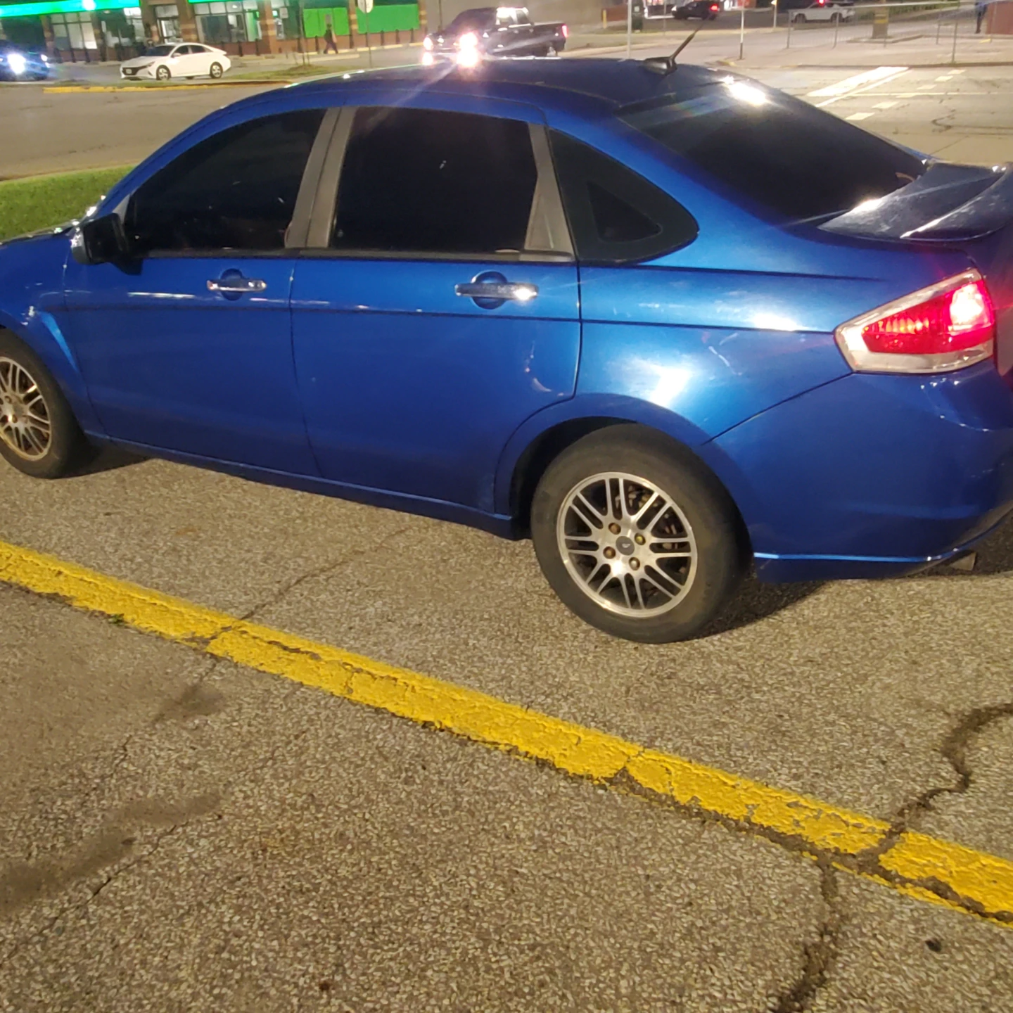 Blue Ford Focus Sedan - photo 3