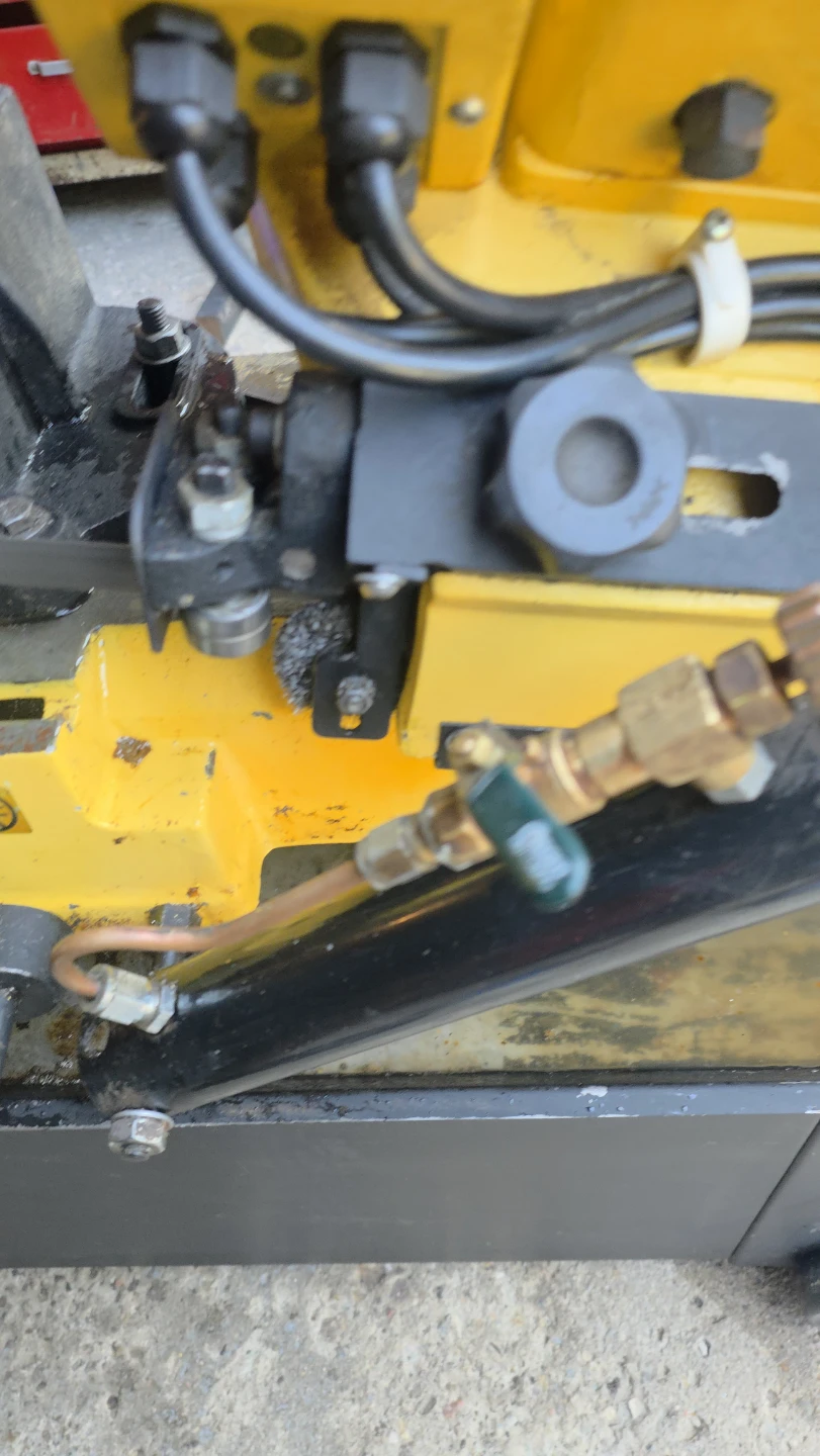 Yellow Metal Bandsaw - photo 4