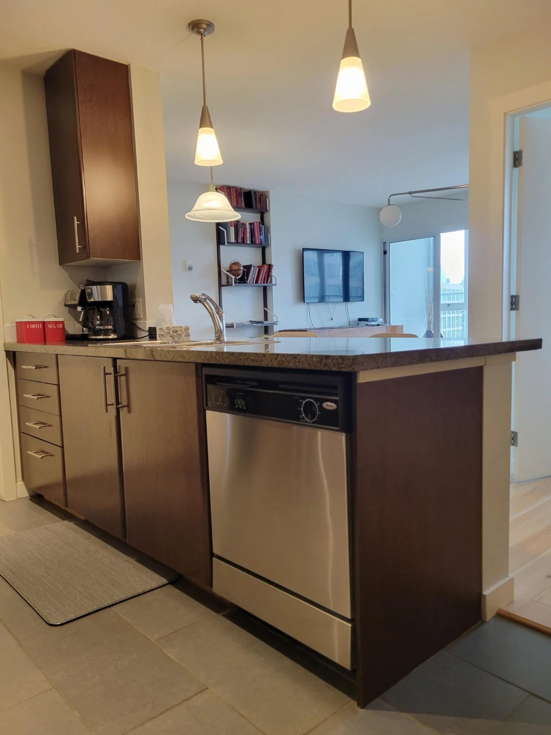 Spacious  High-Rise View Fully Furnished 1Br + Den + Solarium - photo 4