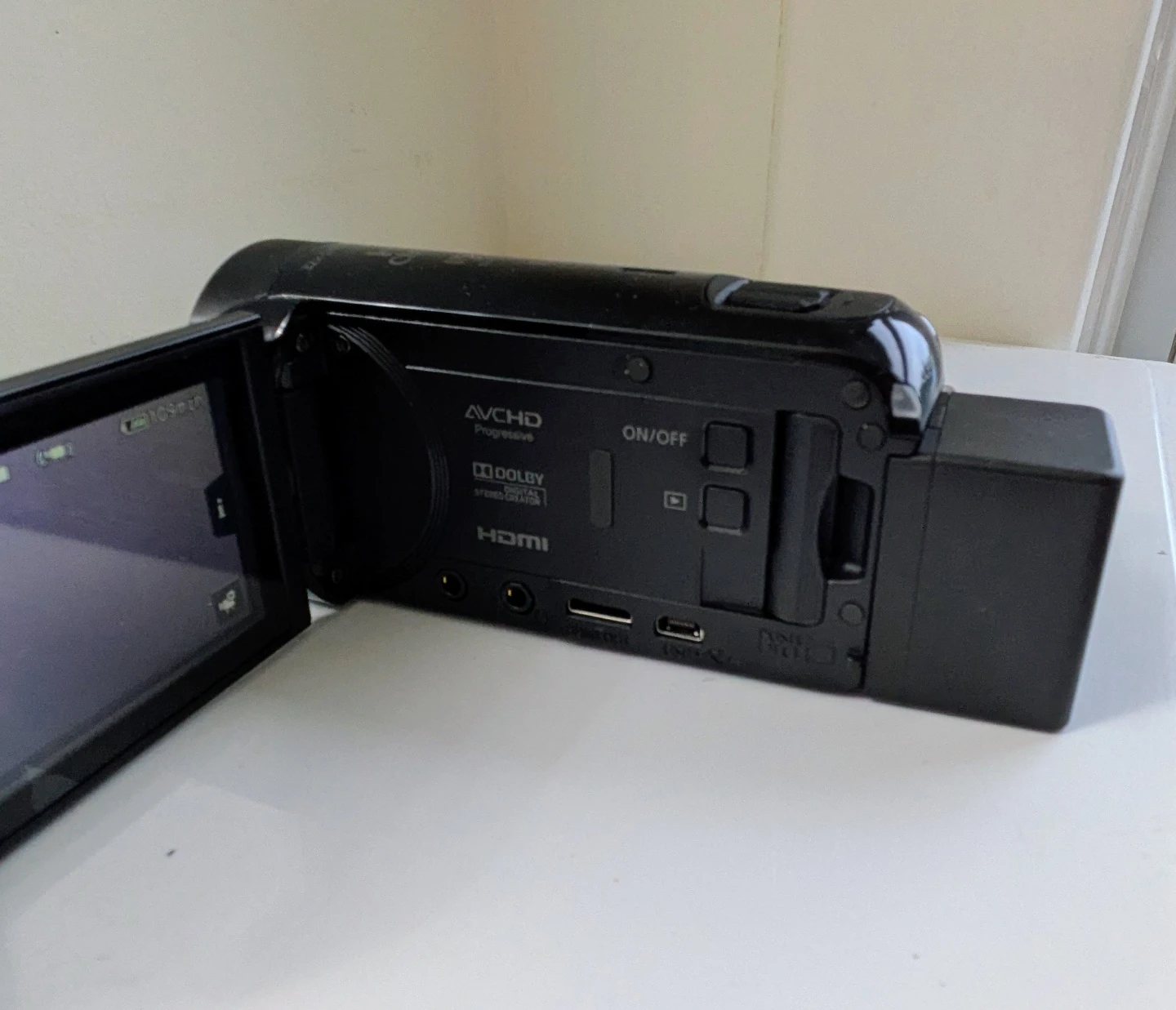 Canon VIXIA HF R70 HD Camcorder - photo 4