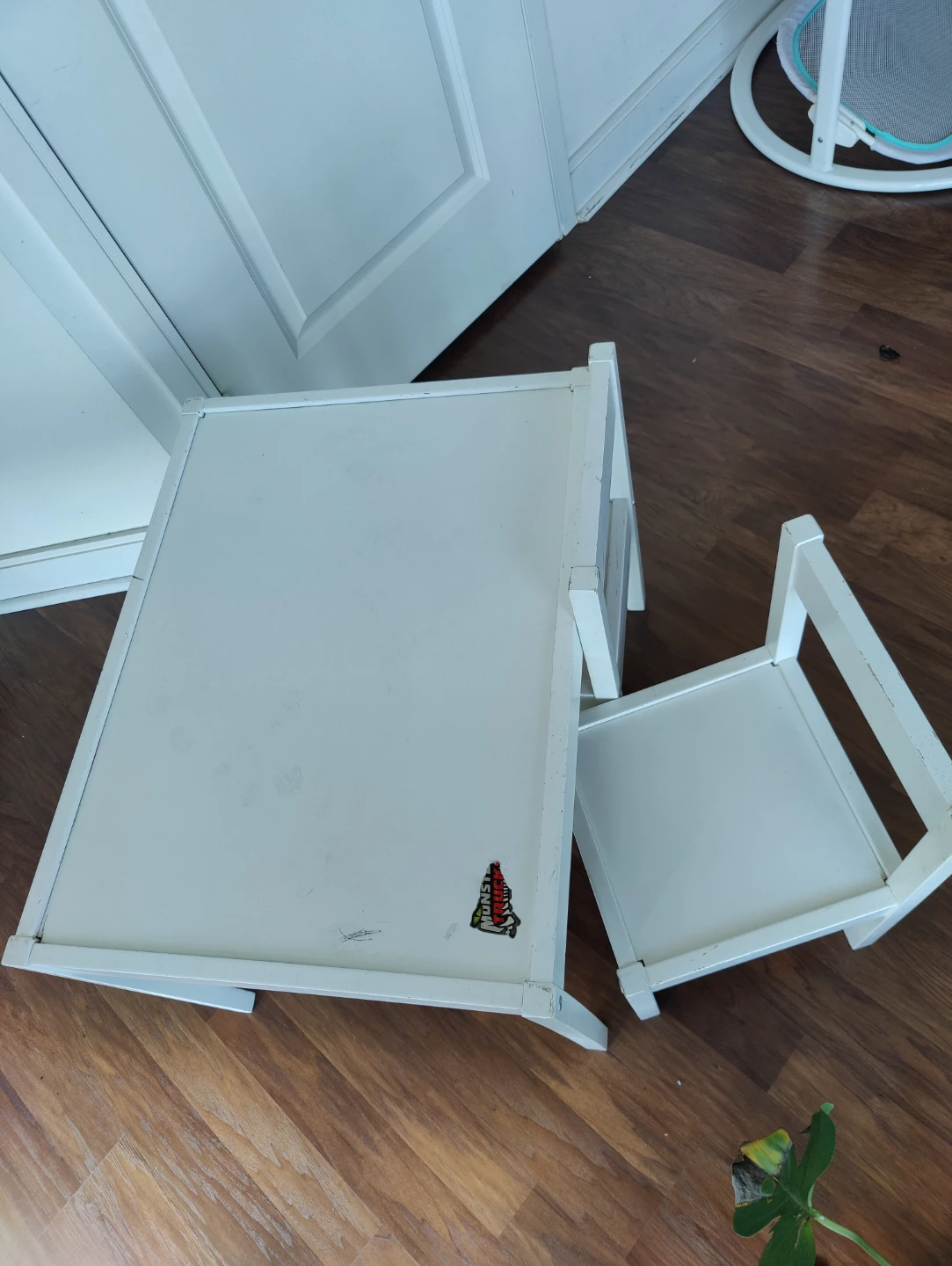 Kids Table and 2 Chairs Set - photo 3