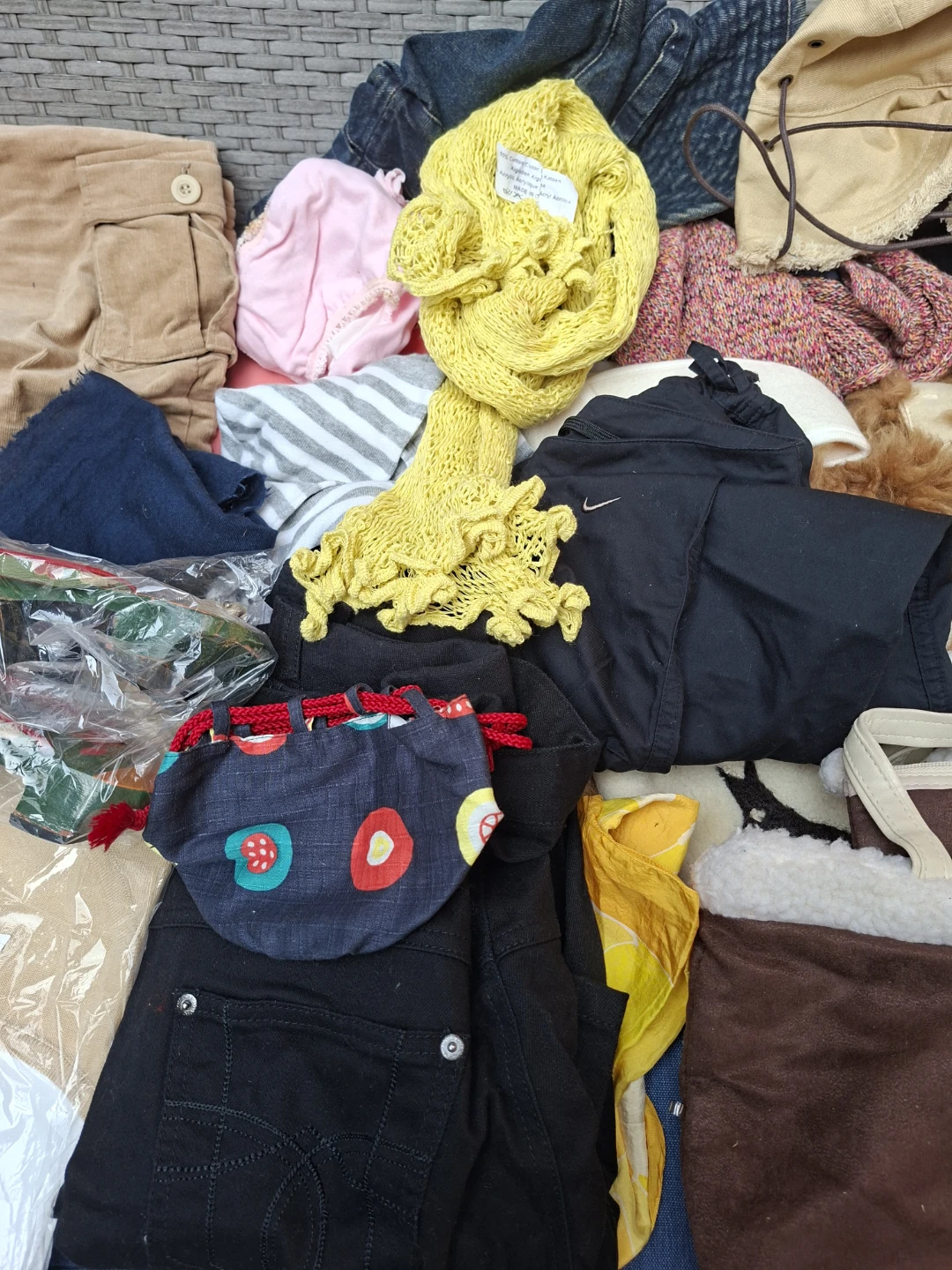Vintage & Modern Clothing, Handbags & Accessories Lot - photo 4