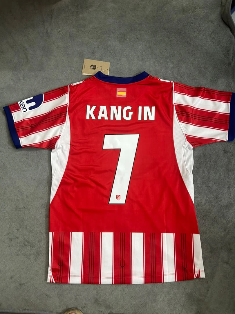 Kang in #7 Atletico Madrid jersey - photo 3