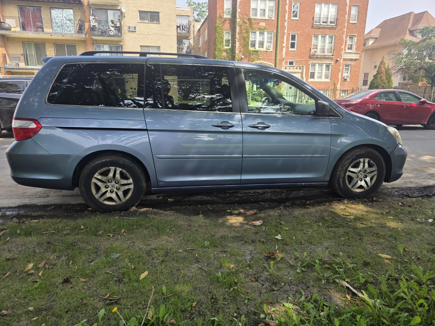 Blue Honda Odyssey Minivan - photo 3
