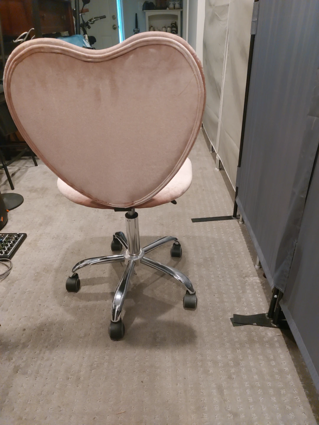 Pink Velvet Heart Chair - photo 3