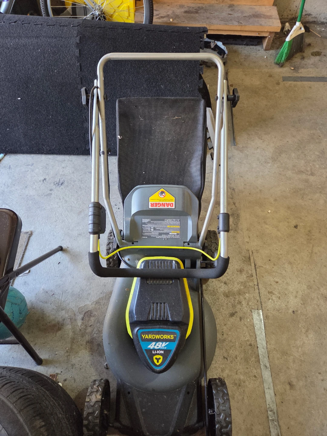 Yardworks 48V Cordless lawnmower and trimmer