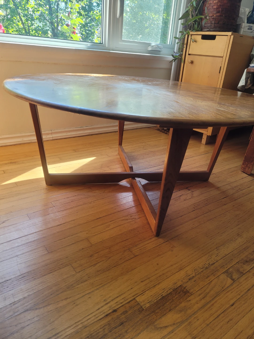 Round teak Coffee Table