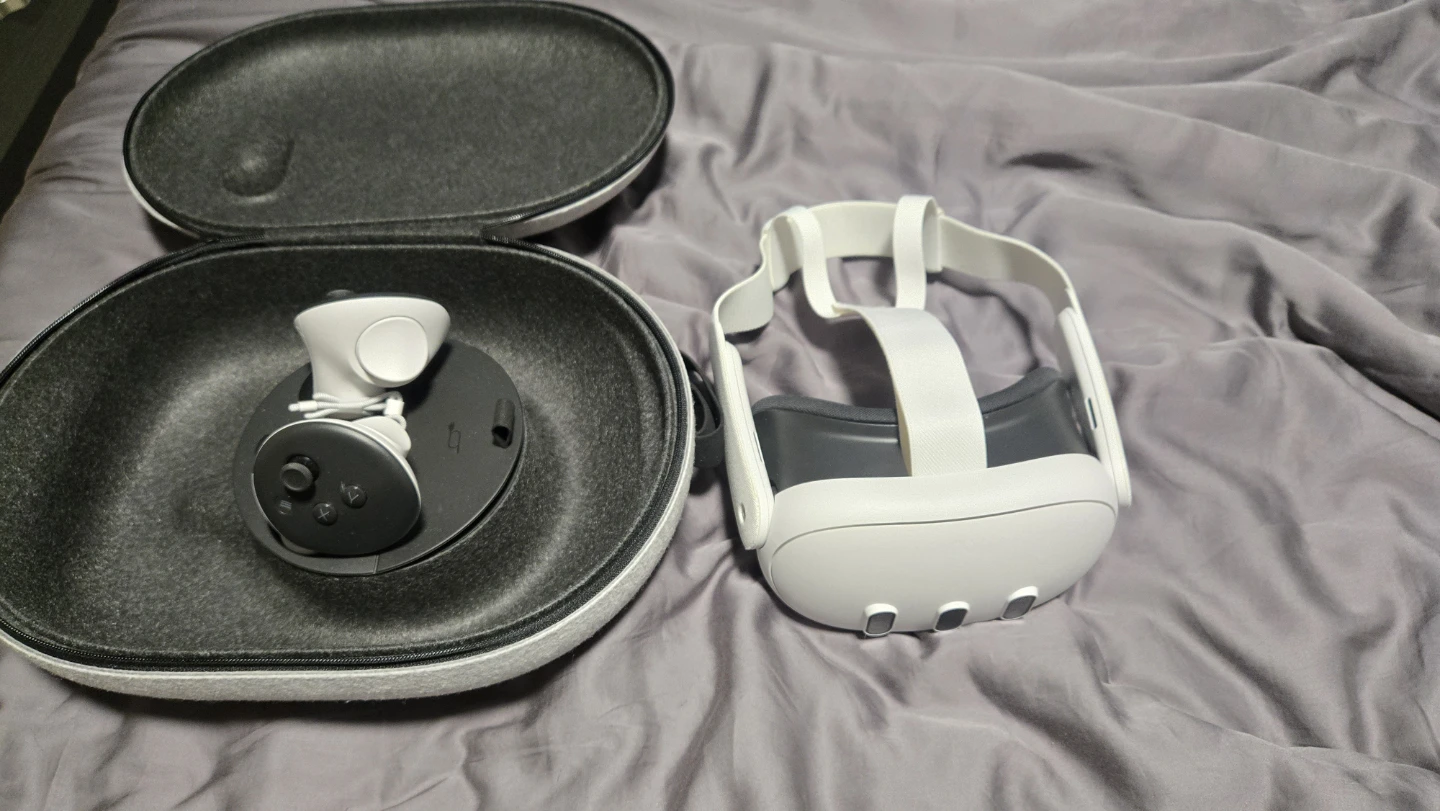 Meta Quest 3 VR Headset with Carrying Case - photo 2