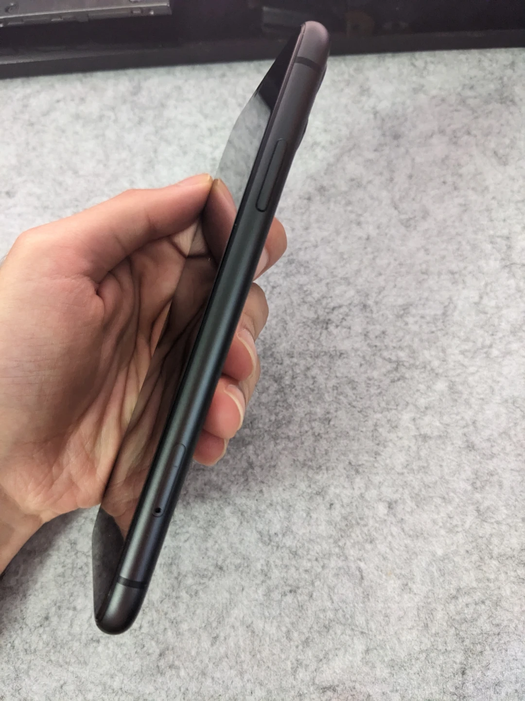 iPhone 11 (97% Battery Health) ***LIKE NEW*** - photo 3
