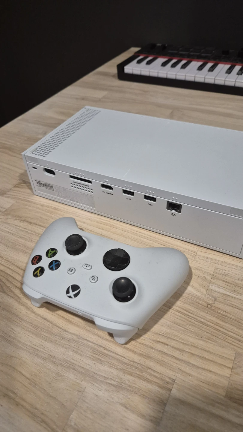 NEW Xbox Series S + Controller - photo 5