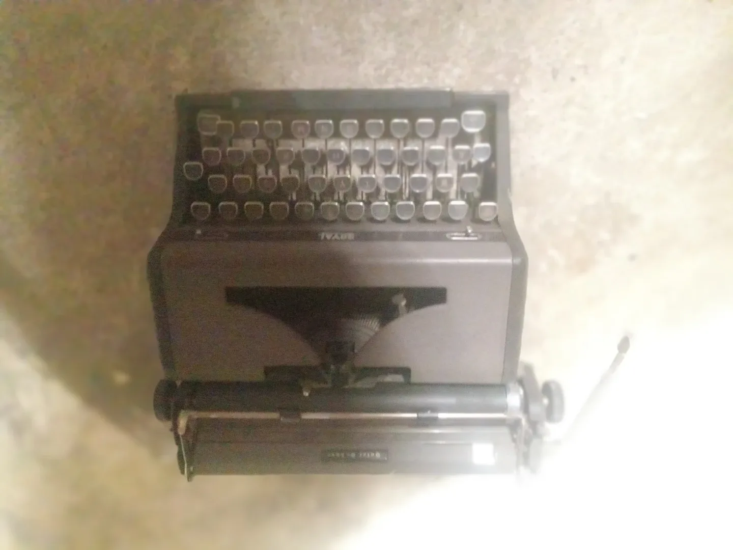 Vintage ROYAL typewriter - photo 2