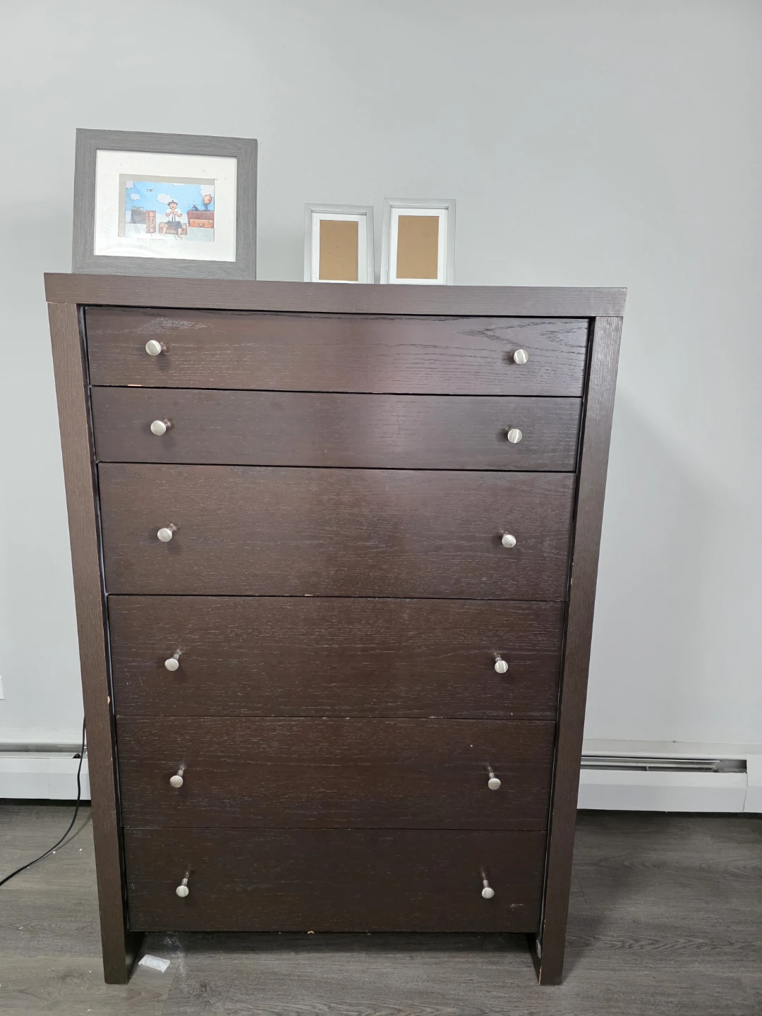 DRESSER