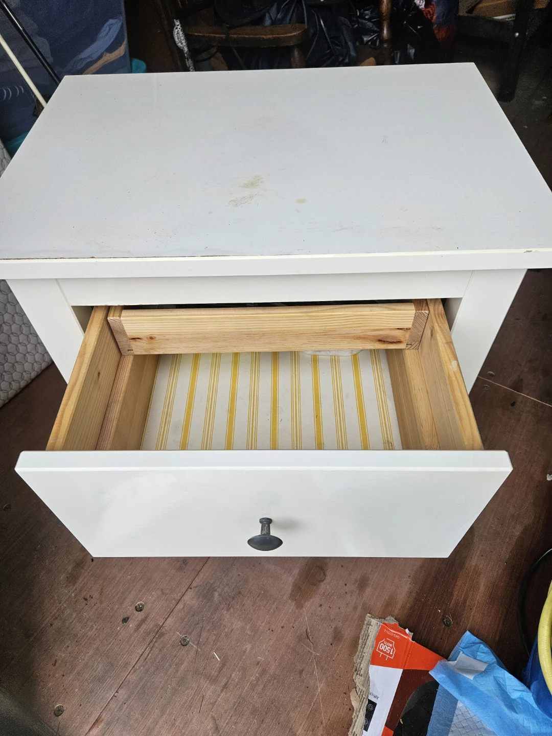 White 2-Drawer Nightstand