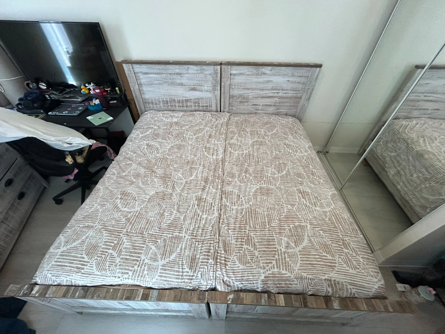 Rustic Whitewash Twin Bed (Includes Mattress & Box Spring) - photo 4