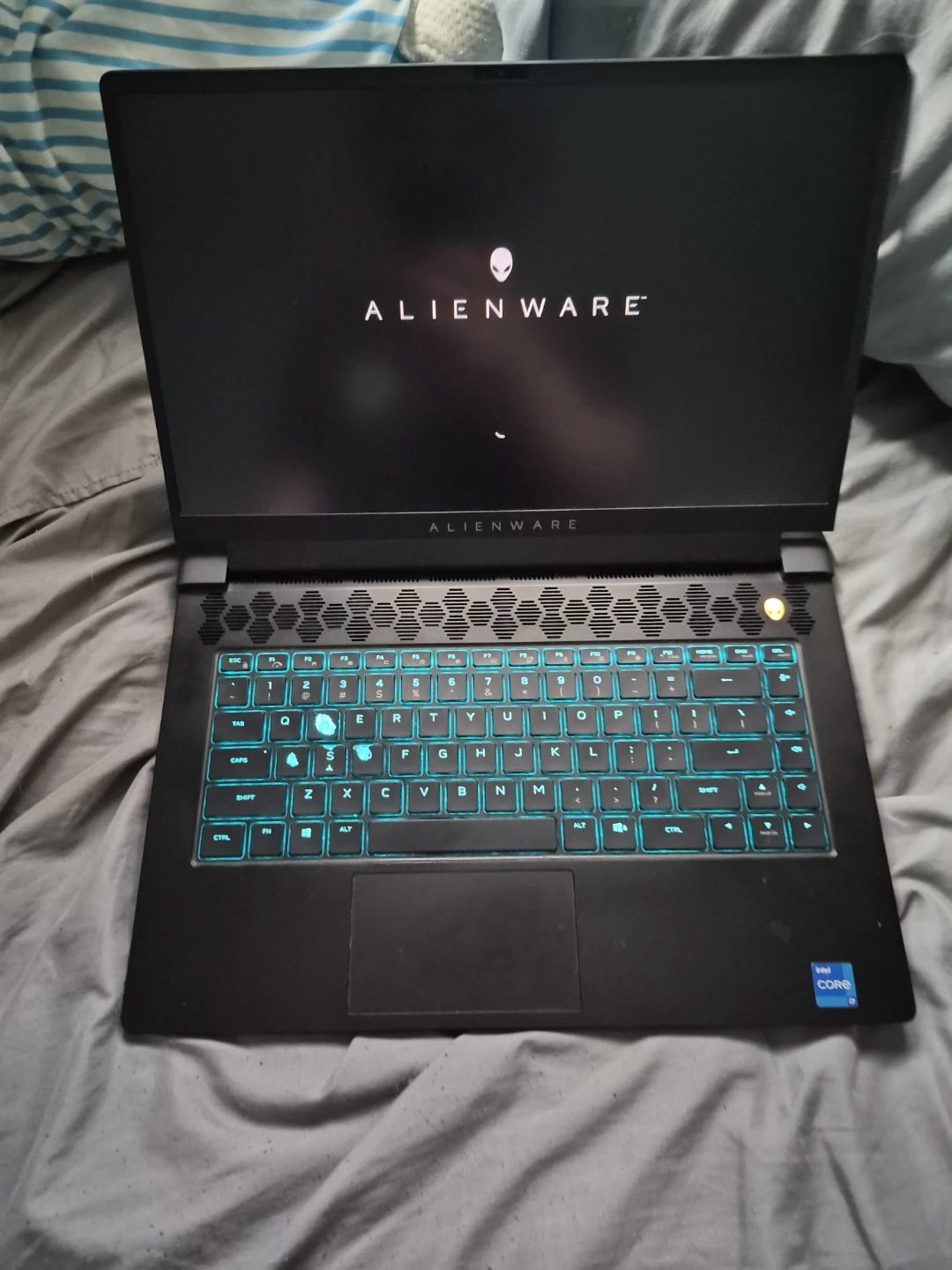 Alienware m15 r6 laptop - photo 2