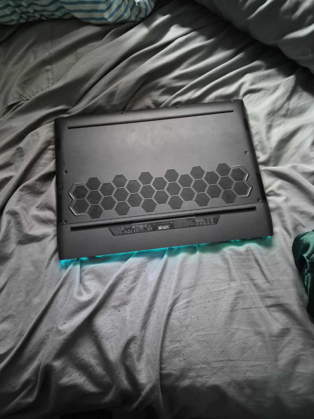 Alienware m15 r6 laptop - photo 3