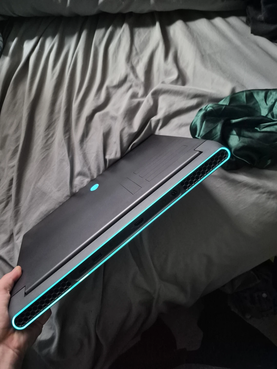 Alienware m15 r6 laptop - photo 4