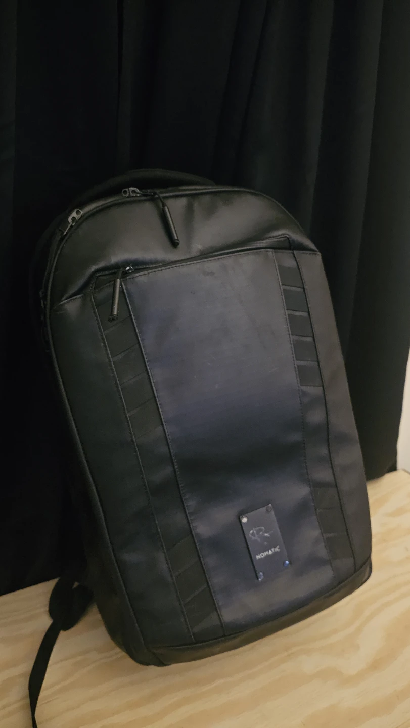 Nomatic mckinnon camera backpack 35l with camera cube