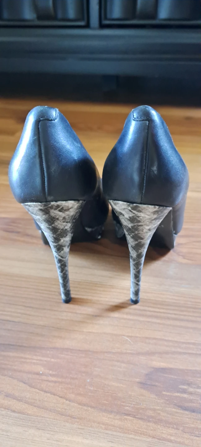 Guess Black Platform Heels - photo 2