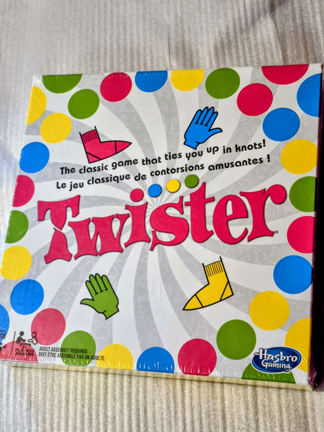 BNIB)Ages 6+ Classic Twister Game