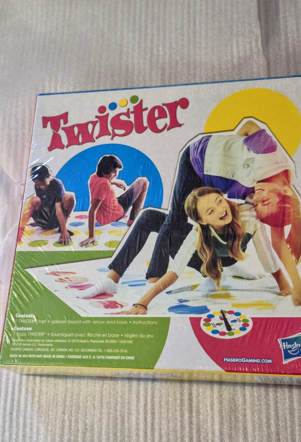 BNIB)Ages 6+ Classic Twister Game - photo 2
