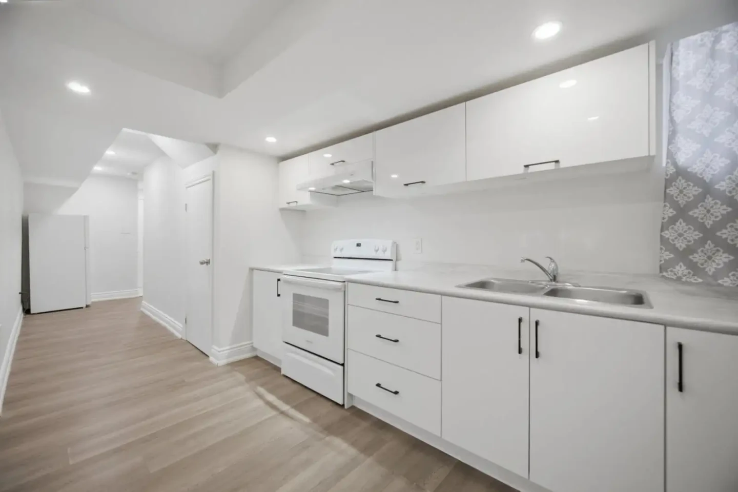 Basement Suite | Private Entrance and Laundry - photo 4